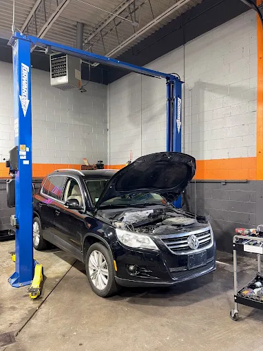 Quiroz Auto Center shop photo 1
